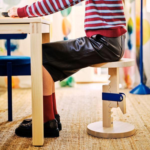 Стул с регулируемой высотой, береза/прозрачный лак, ярко-синий. IKEA PS 2026 / 206.179.16 IKEA PS 2026 магазин Glance Стул с регулируемой высотой, береза/прозрачный лак, ярко-синий. IKEA PS 2026 / 206.179.16